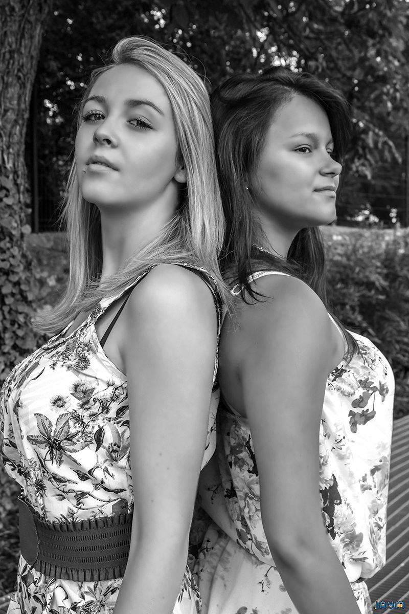 Deux adolescentes amoureuses et fragiles