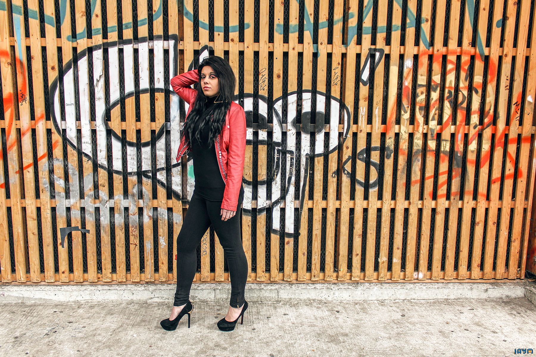 Shooting d'Anais Pose dans un skatepark proche de Beaumont