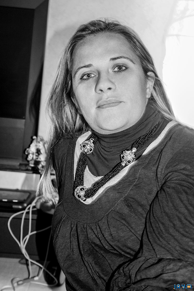 Une femme qui assume ses rondeurs