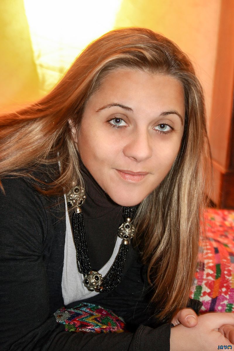 Le sourire d'une femme pulpeuse