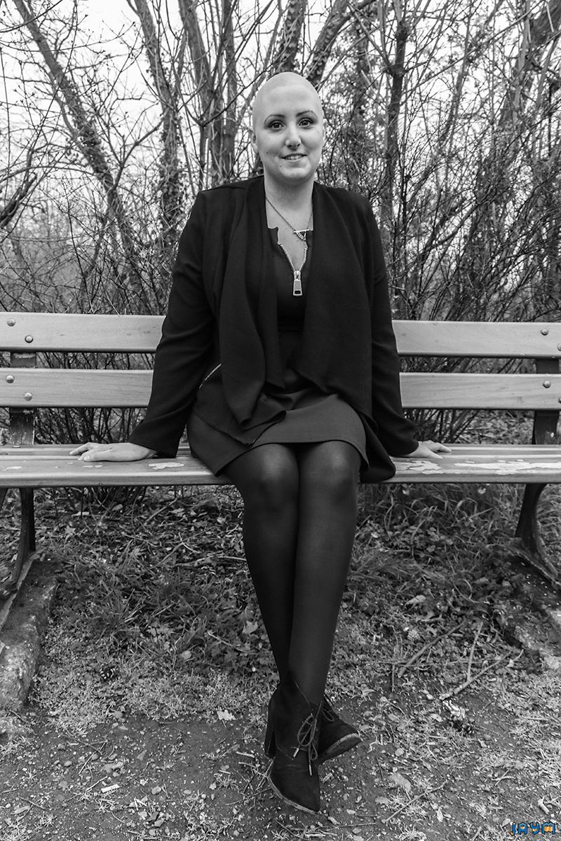 Femme chauve noir et blanc