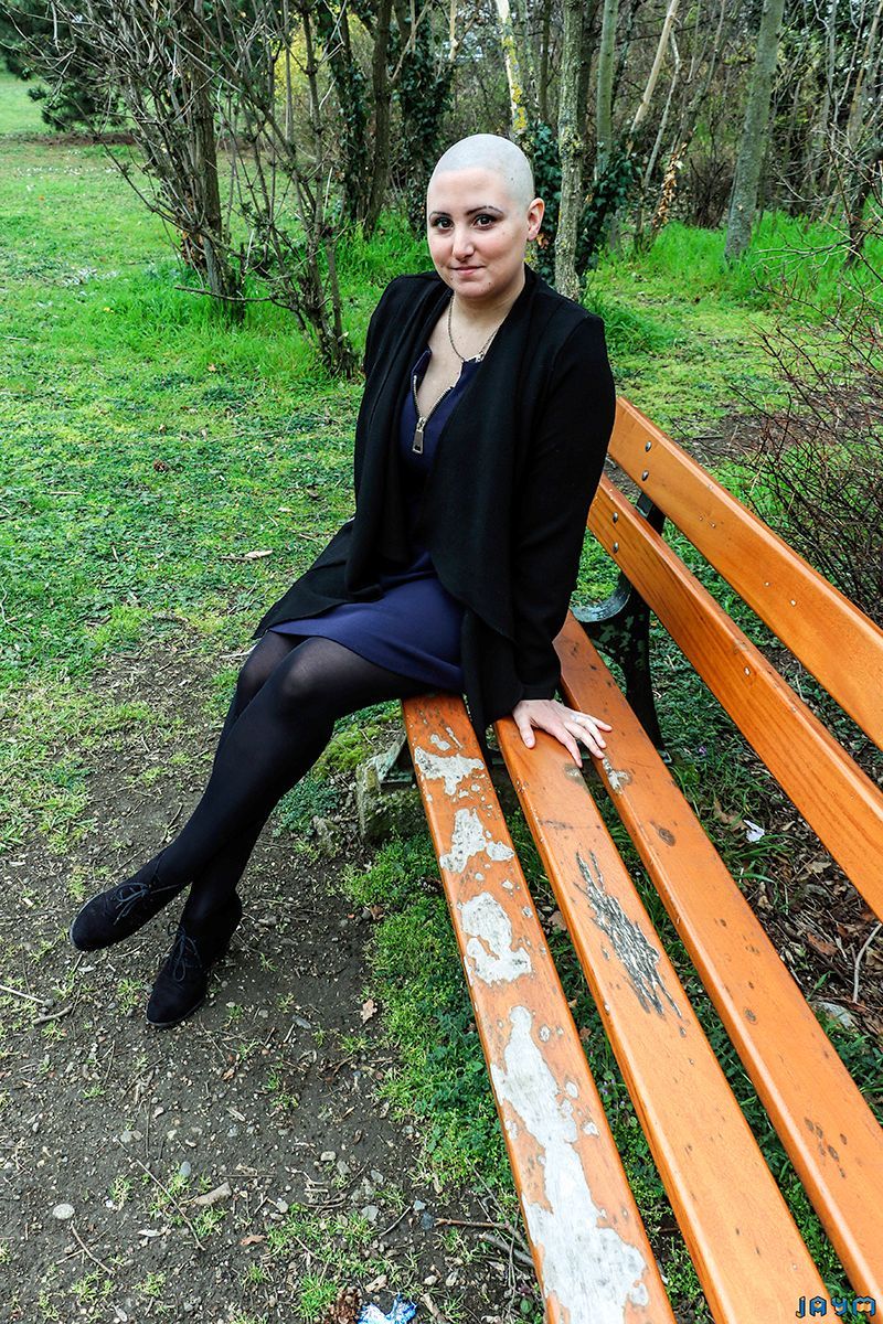 Femme sexy sans cheveux