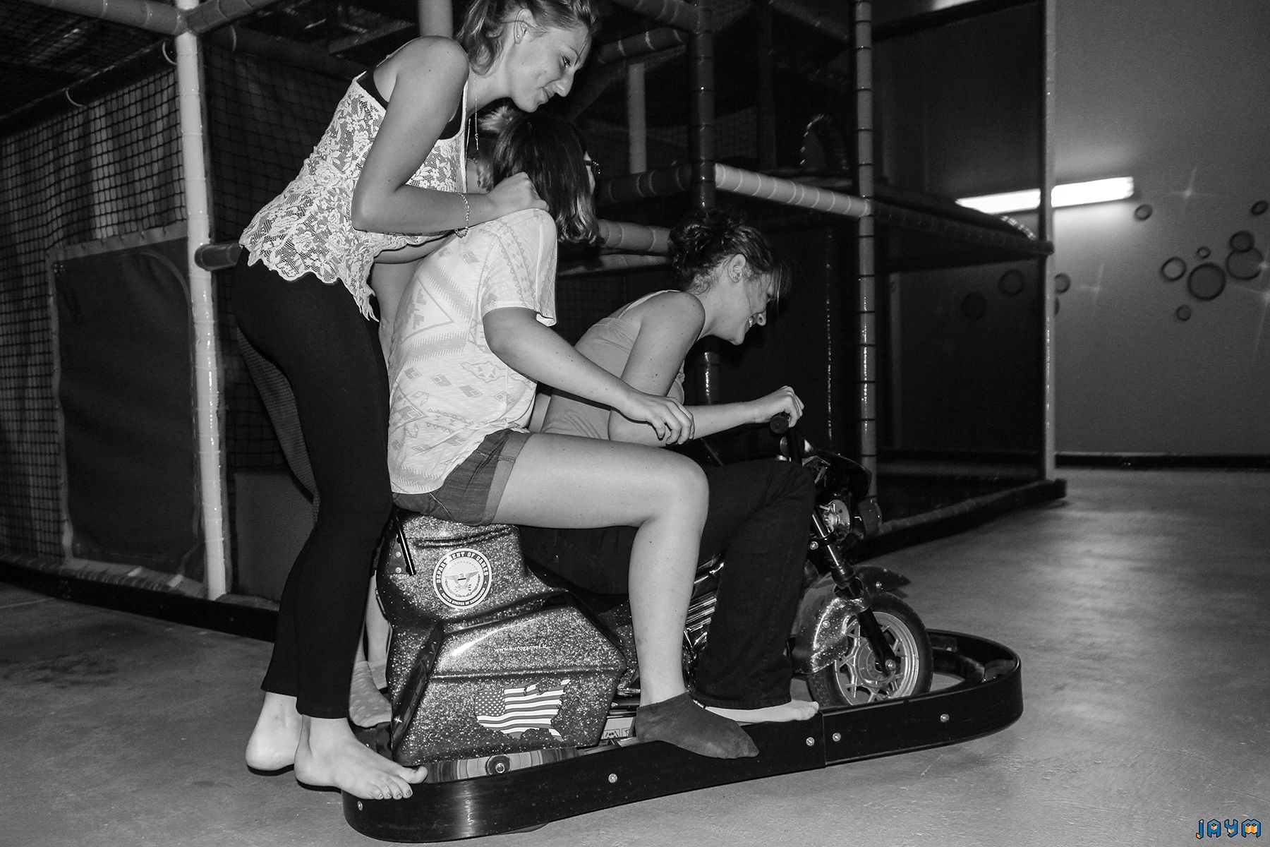 femmes les unes sur les autres