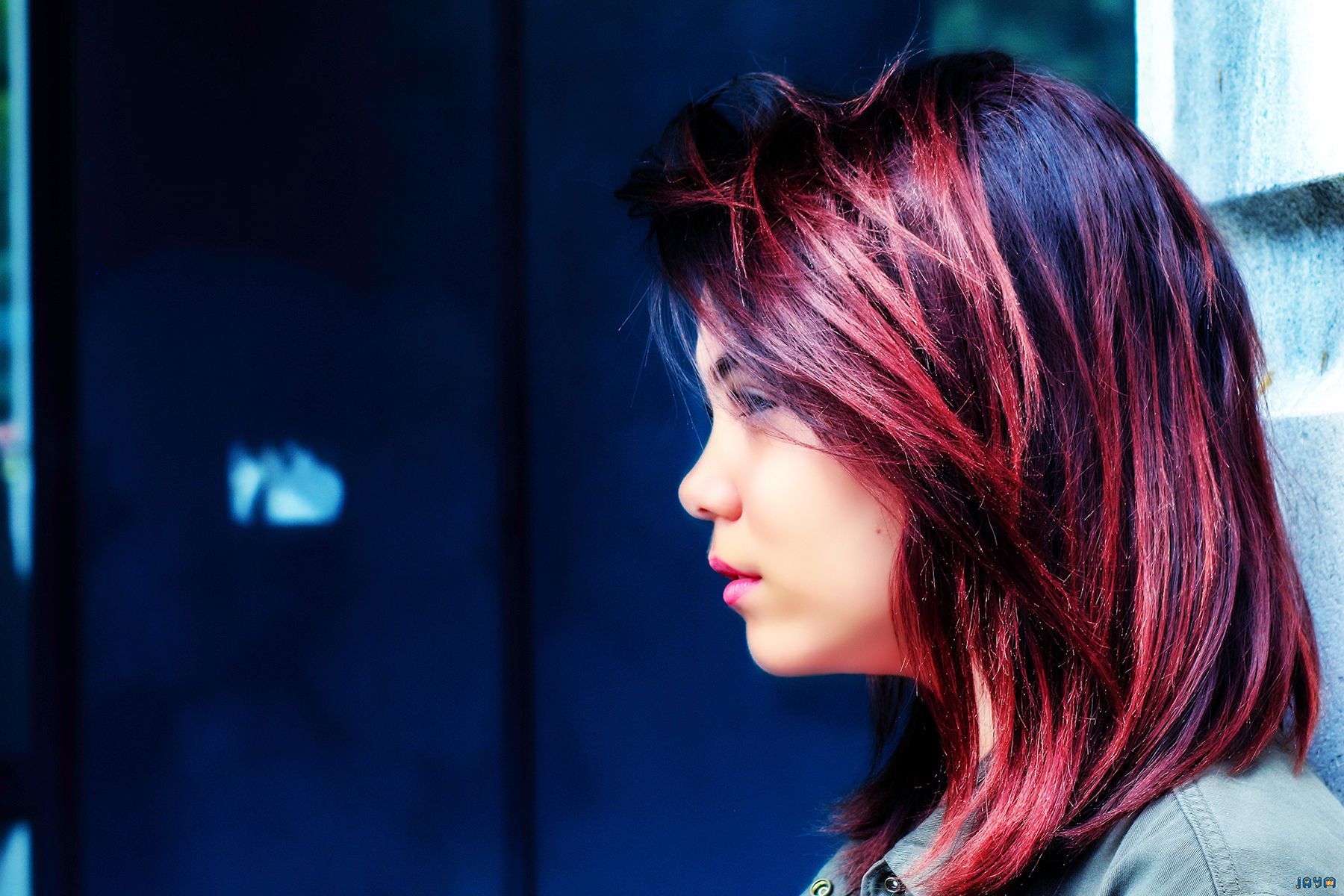 Montage visuel d'une ado sans IA