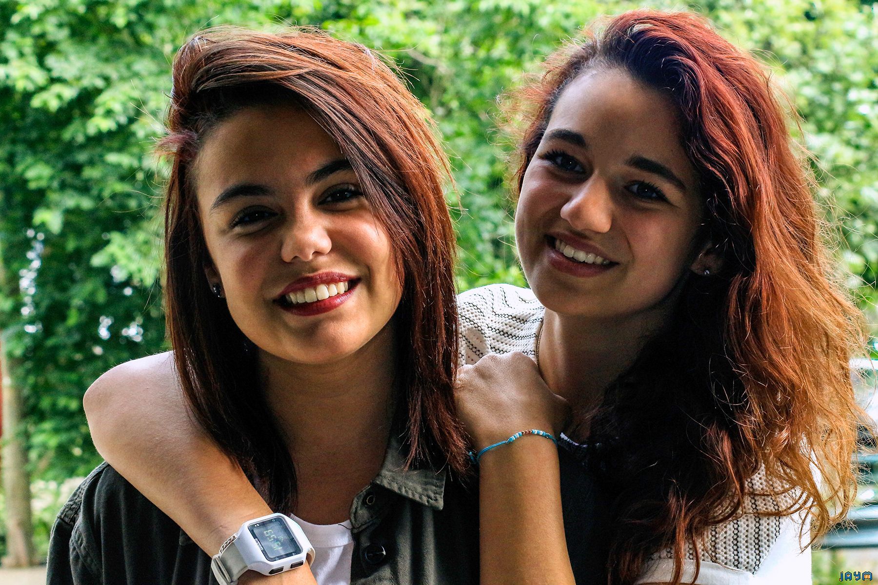 Le sourire de deux adolescentes