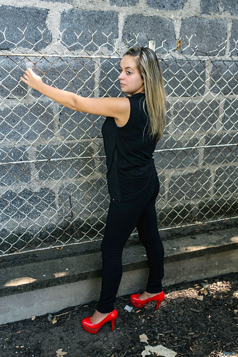 Femmes avec des escarpins rouges à talons sexy