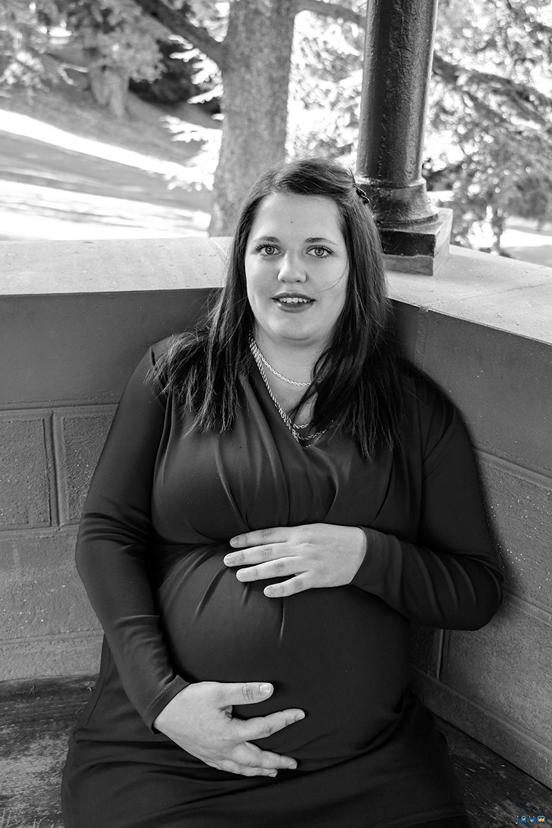 Shooting d'Émilie Une femme française, enceinte avec des seins énormes