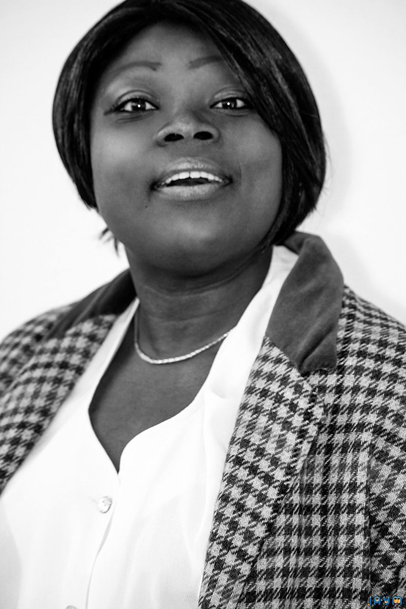 Une femme qui cherche un homme pour l'entretenir et bien s'occuper d'elle.