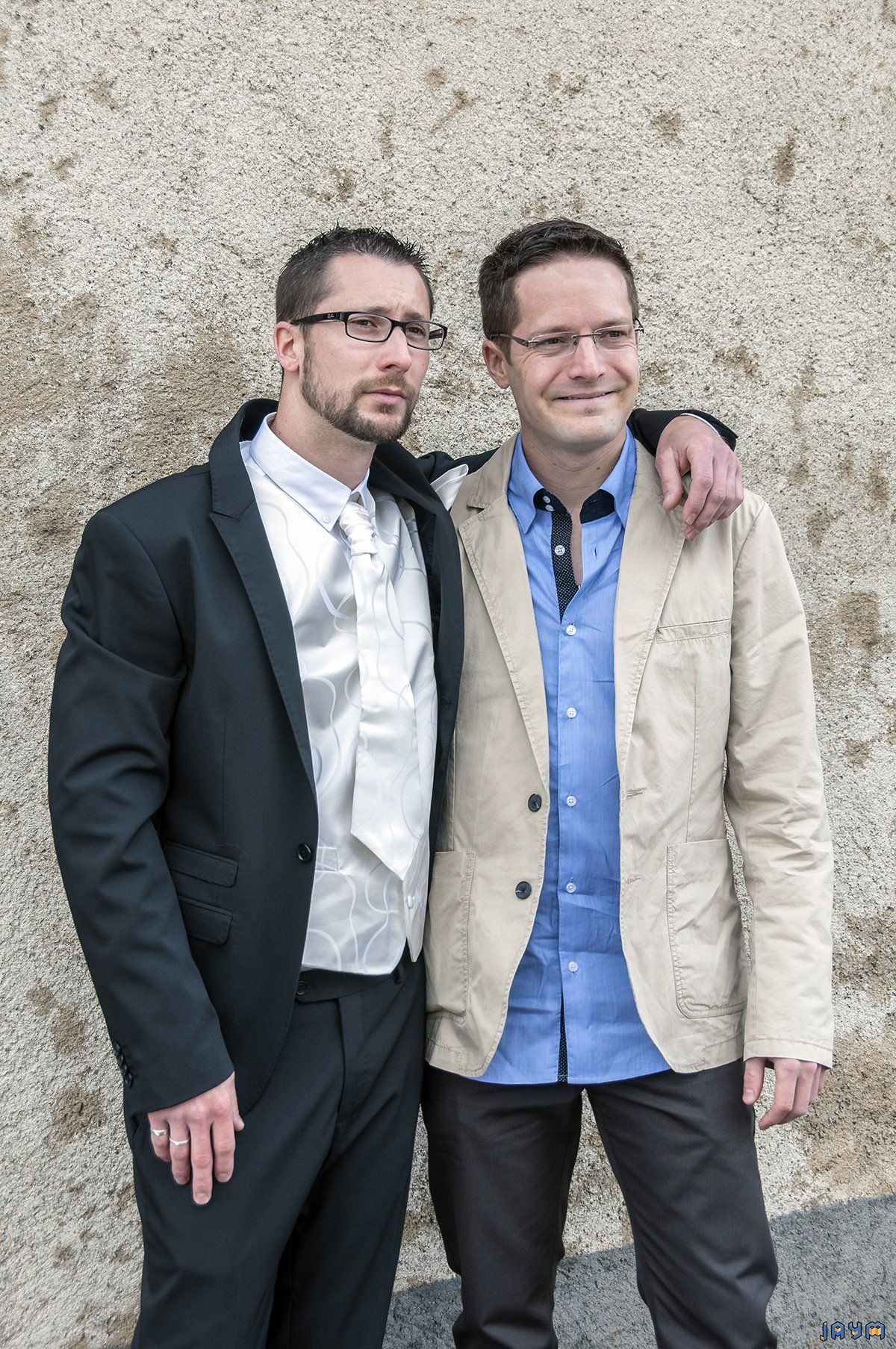 Le marié et son frère.