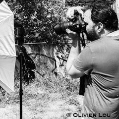 Prise de vue photographique. L'artiste Jaym en action lors d'un shooting photo. © Olivier Lou