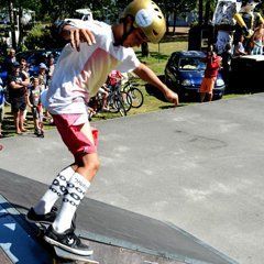 L'artiste Jaym en action lors d'un évenement sportif. © Paola E.Simmonet