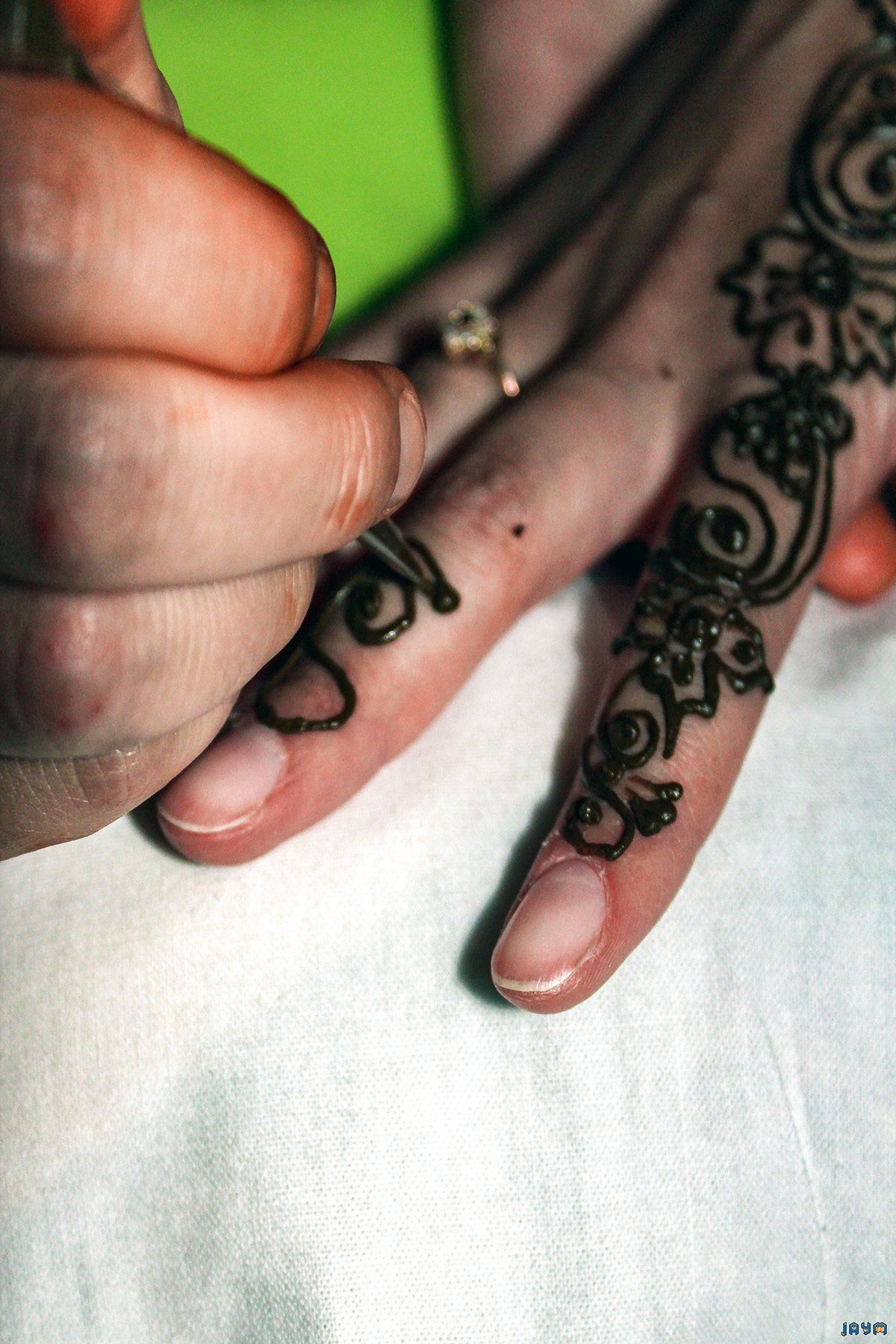 Tradition des mariage maghrébin le tatouage aux hénnés !