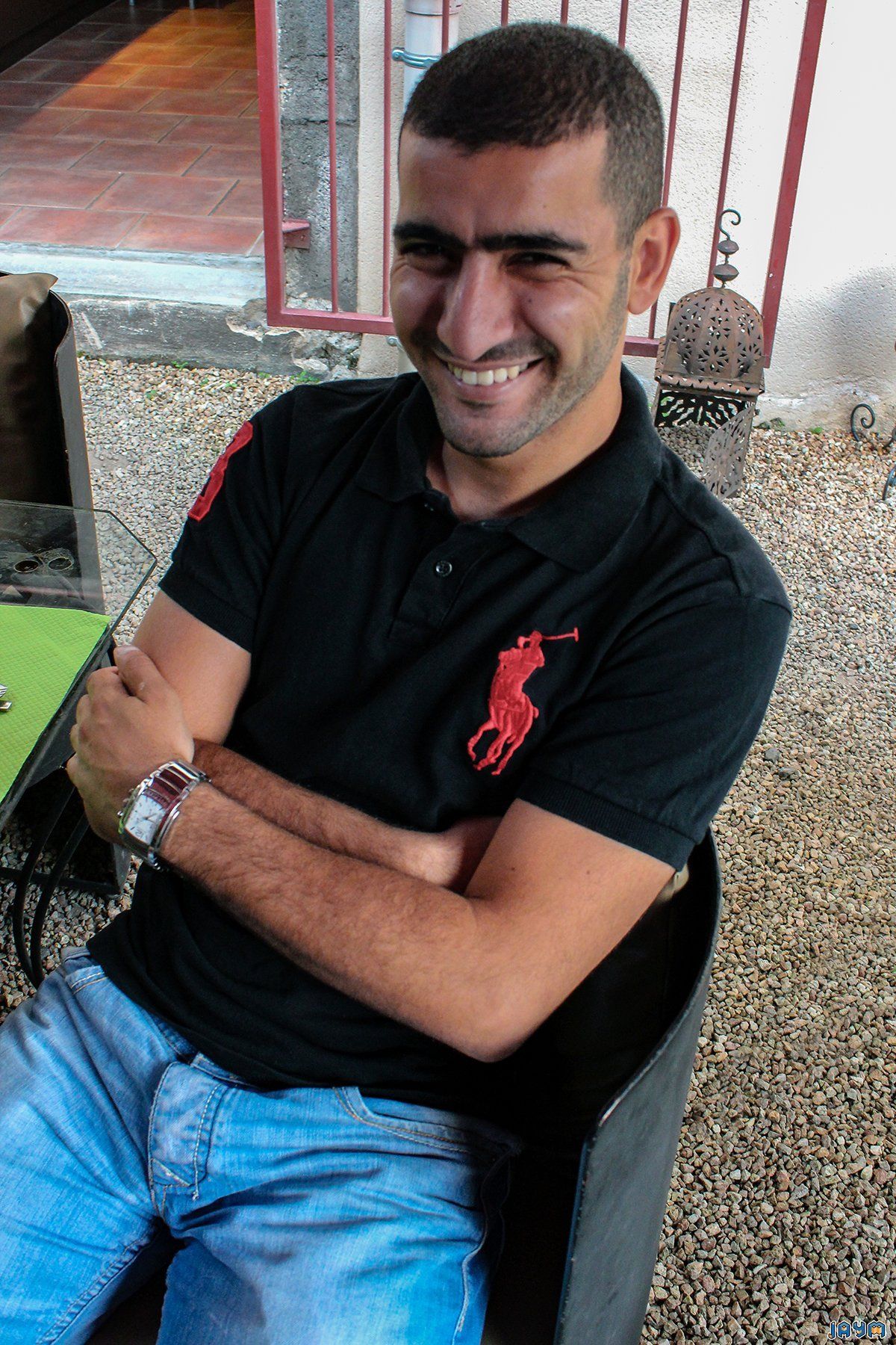 Extrémement heureux d'avoir était invité au mariage.