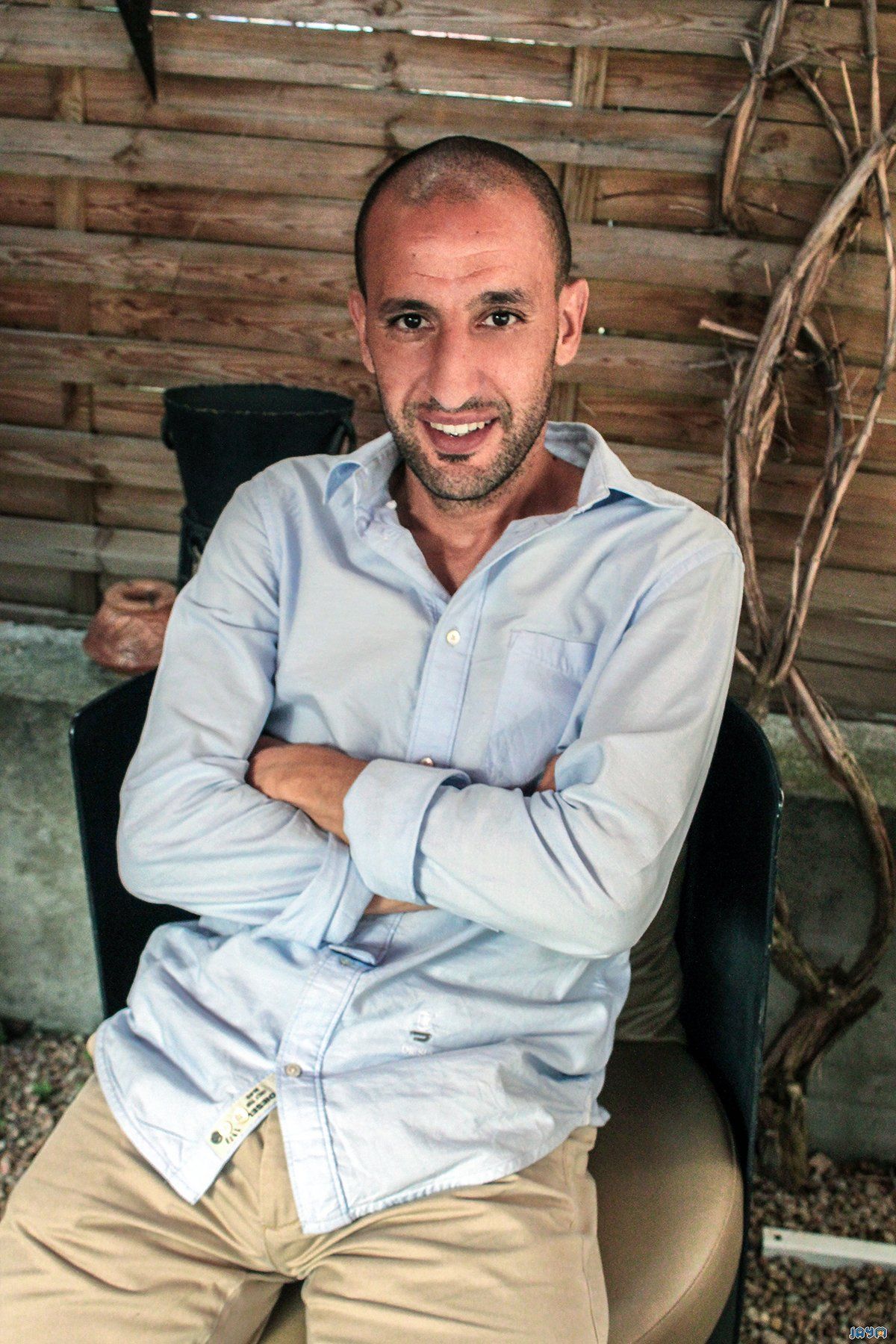 Photo portrait d'un des hommes, invité au mariage.