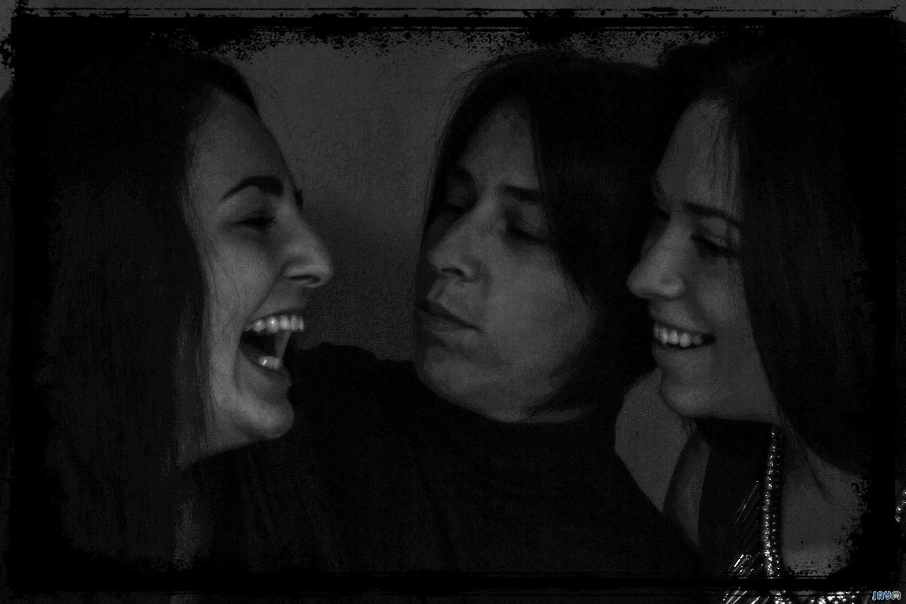 Threesome mère et filles brunes