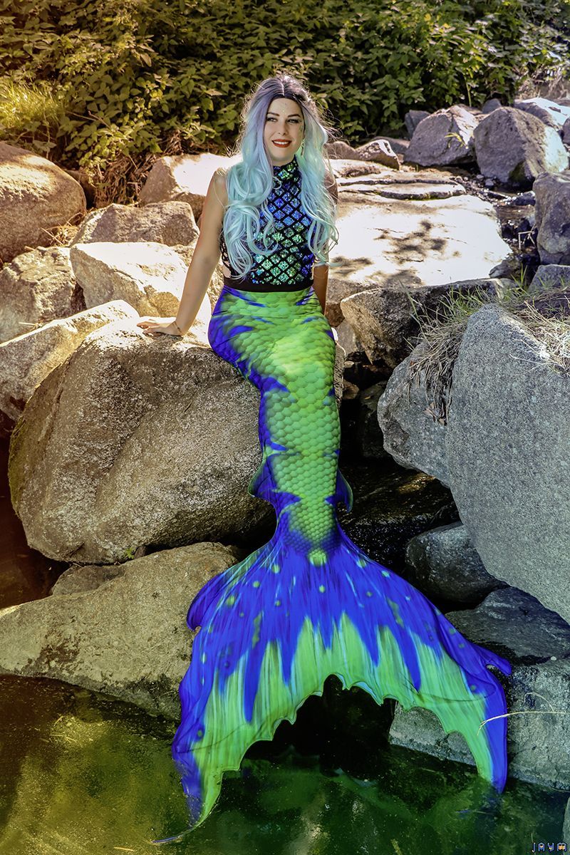 Femme avec queue de poisson