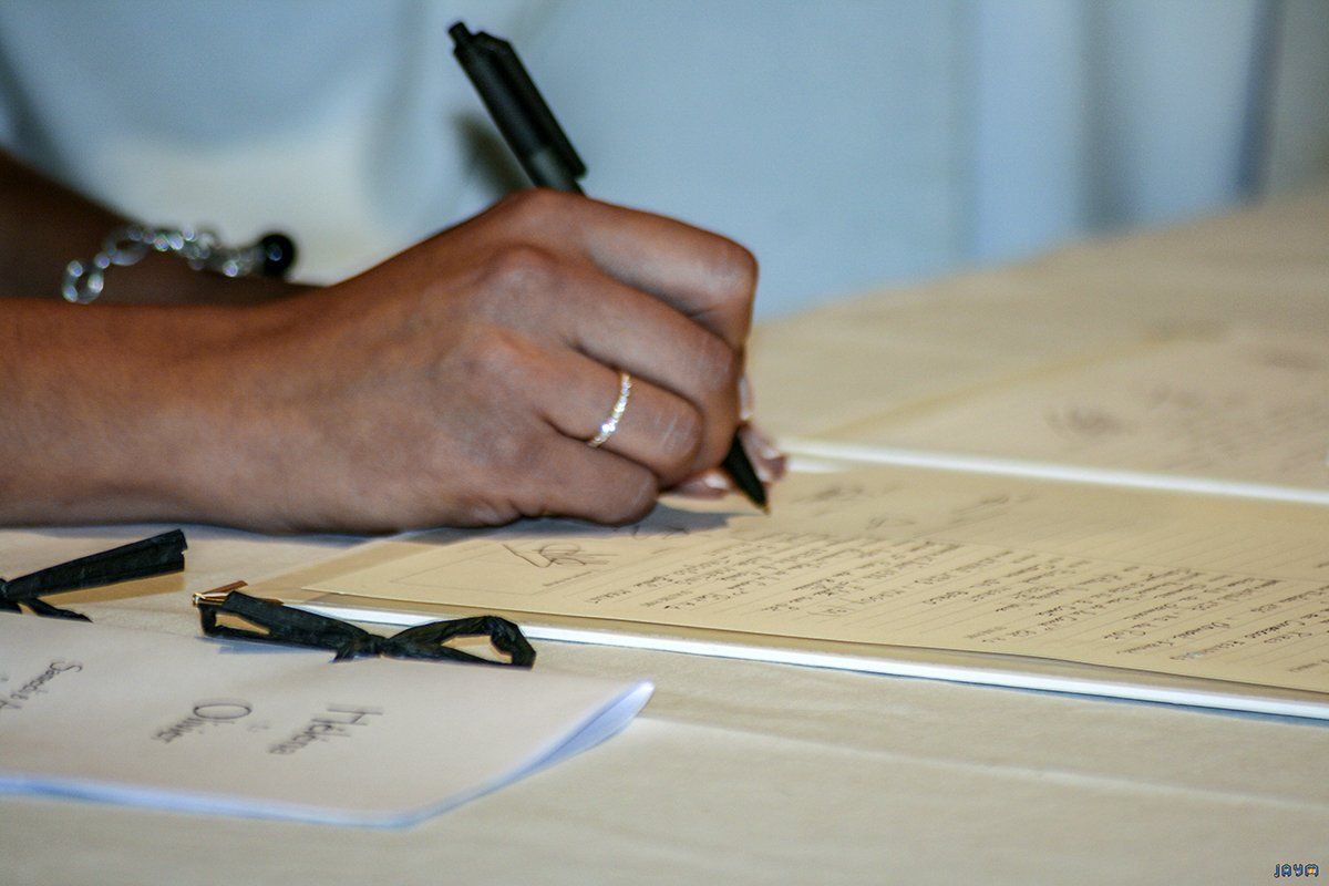 Siganture de l'acte du contrat de mariage.