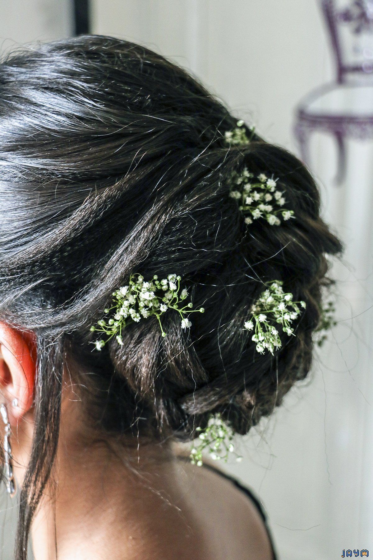 Jolie coiffure pour la mariée.