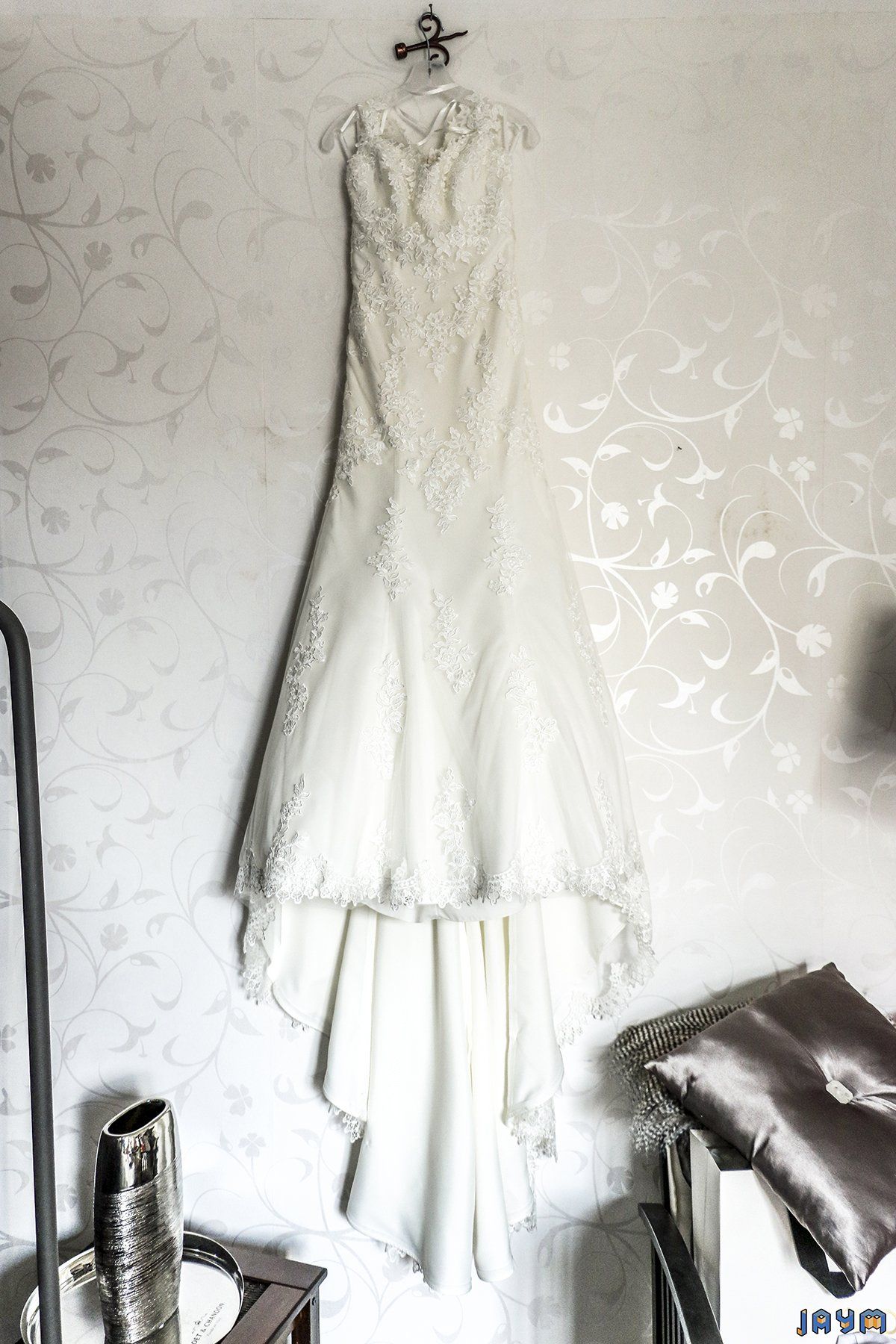 La robe blanche de la mariée attend d'être portée à Aulnat Puy-de-Dôme