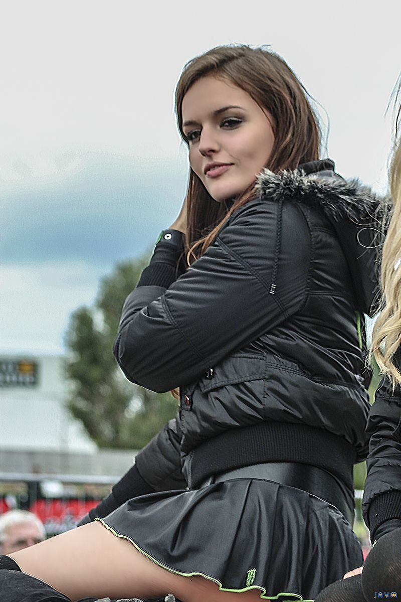 Shooting d'une Monster Girl Hôtesse sexy pour les boissons énergisantes Monsters.