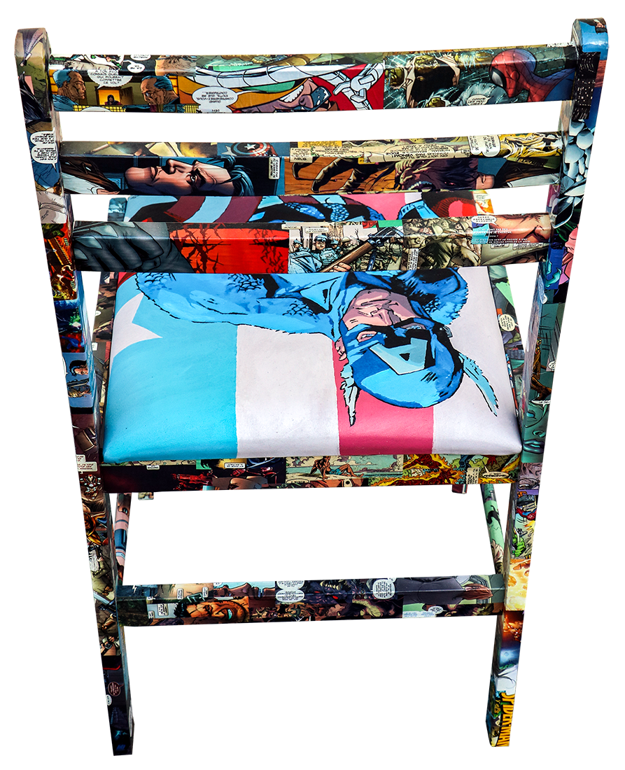 Captain America, acrylique et vernis sur tissus, chaise vue de dos, oeuvre de l'artiste auvergnat Jaym, Jonathan Simon de Séverac
