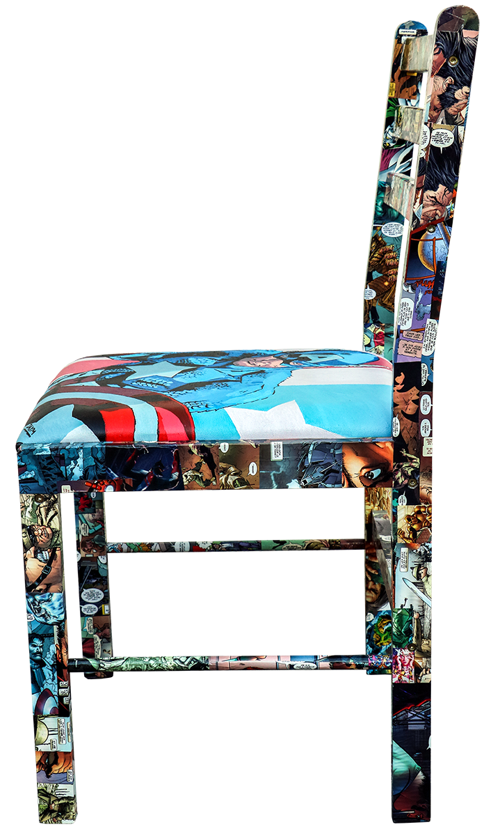 Les gens adorent les personnages Marvel ou tout autre Comics, voici la chaise de l'artiste JAYM avec Captain America, peinte à la main, signé, oeuvre majeur visible à durtol à l'atelier de l'artiste.