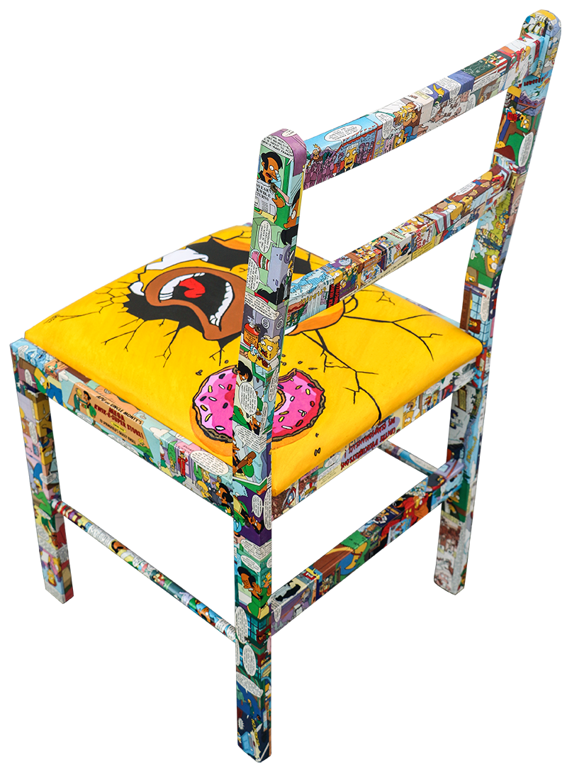 Une chaise en bois au couleur de Homer simpson, acrylique sur tissus et collage papier, signé de l'artiste JAYM
