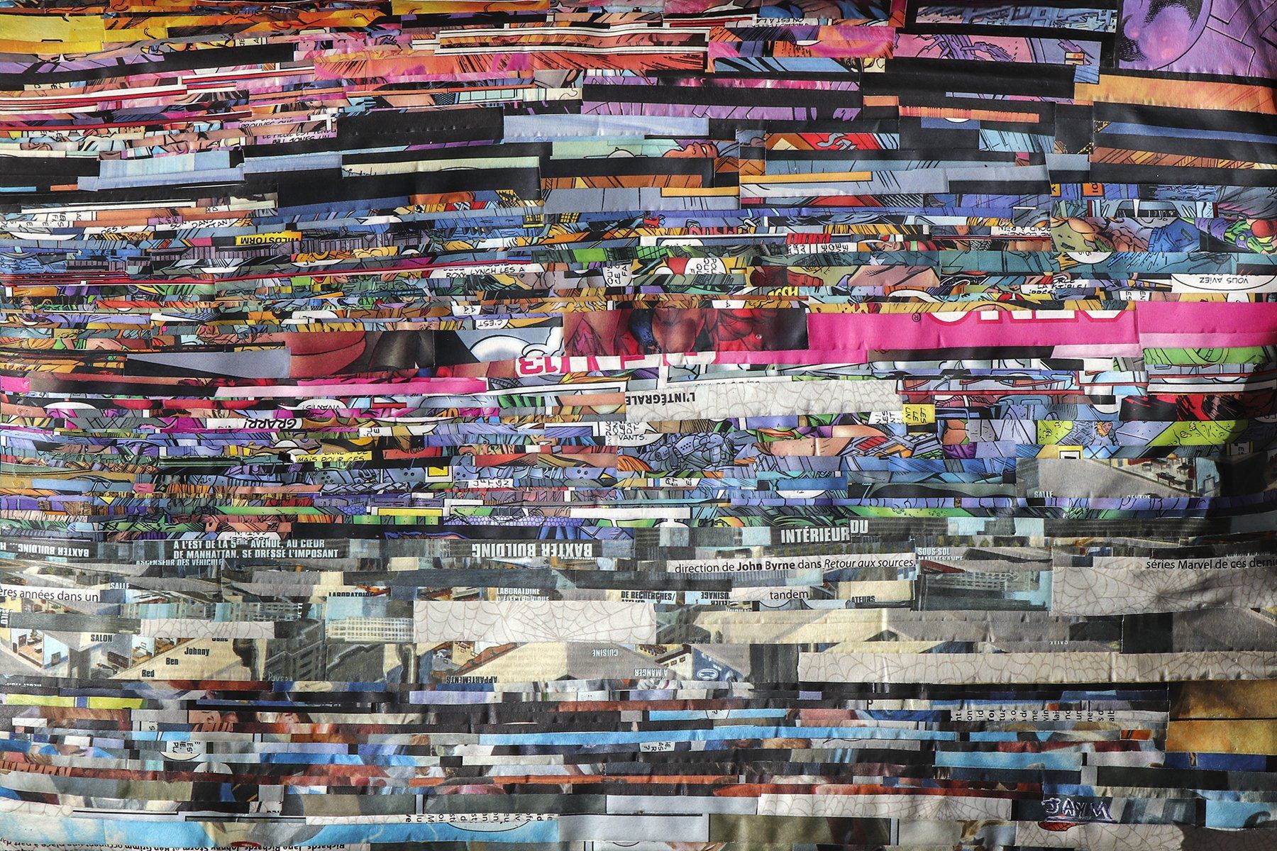 Bandes de papiers collées.