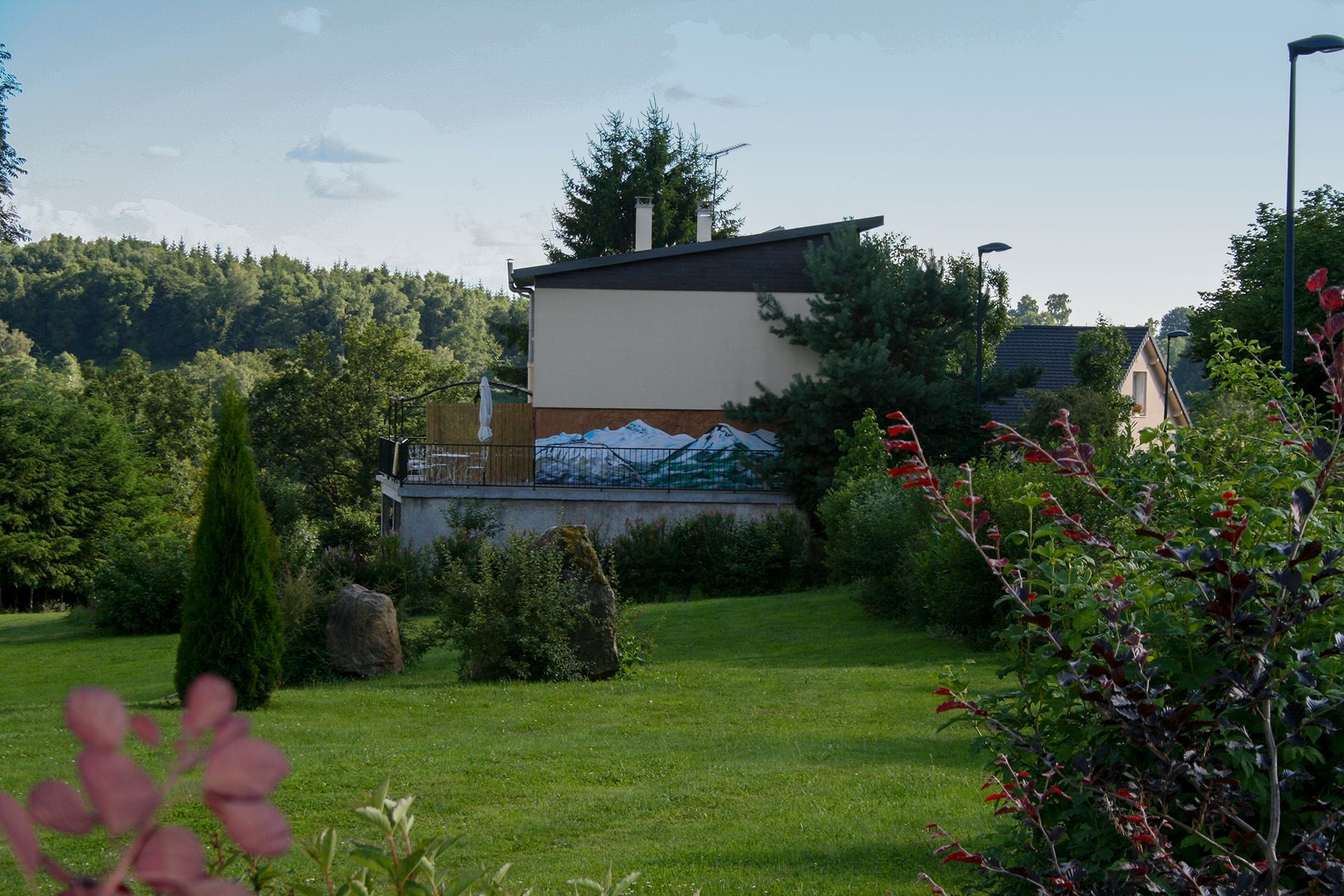 Vue depuis le jardin du voisin sur la commune de Cros.