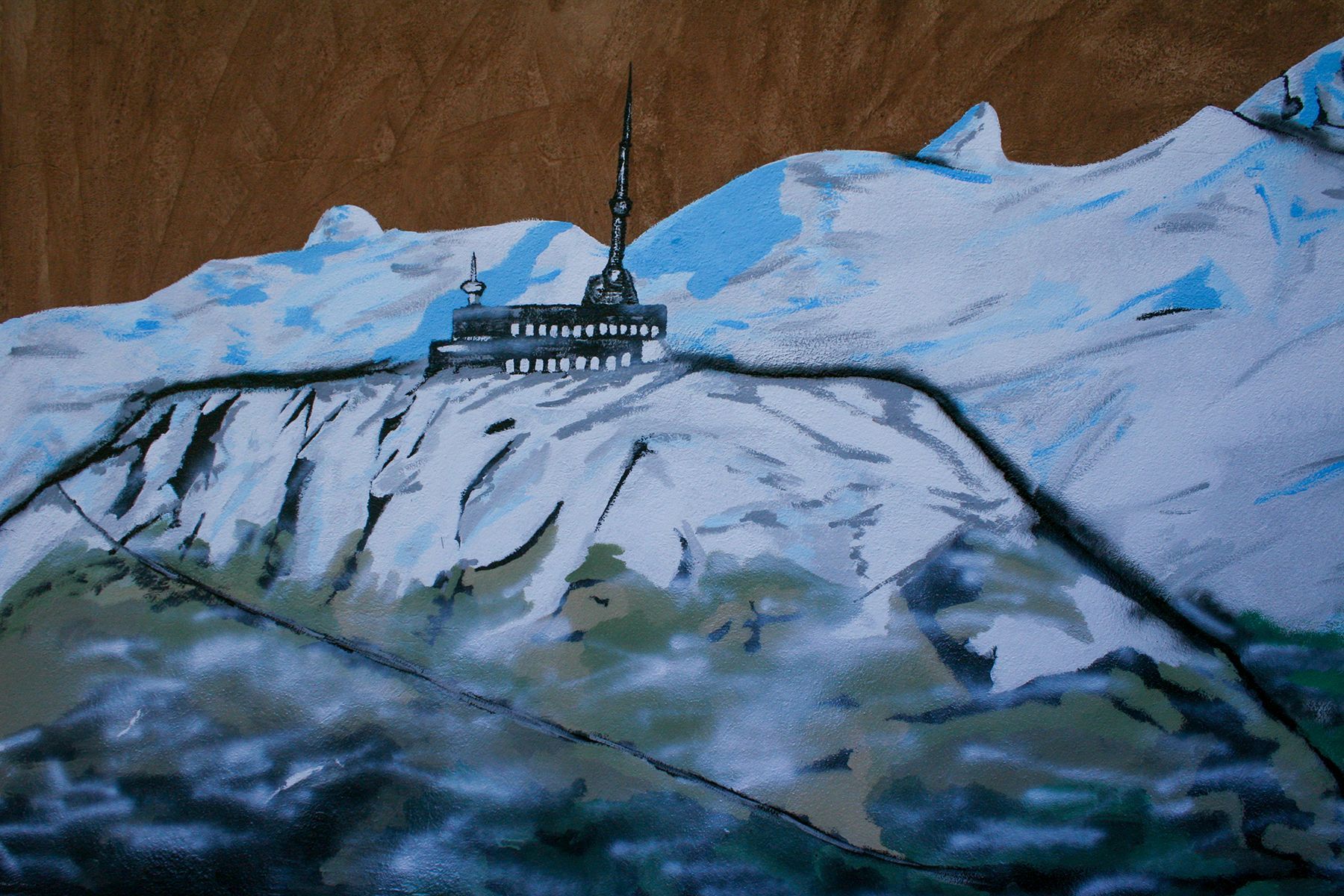 Détail de l'antenne radio du Puy-de-Dôme sur la fresque de l'artiste plasticien JAYM.