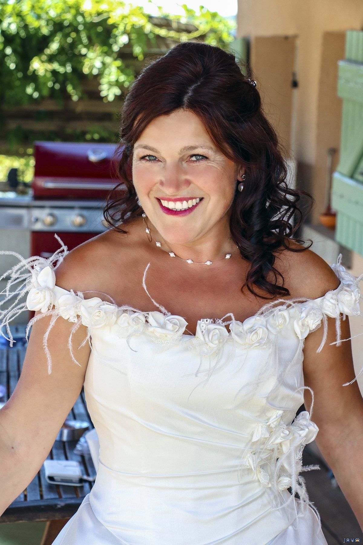 Nathalie, la mariée, exalter par ce fabuleux jour d'union.