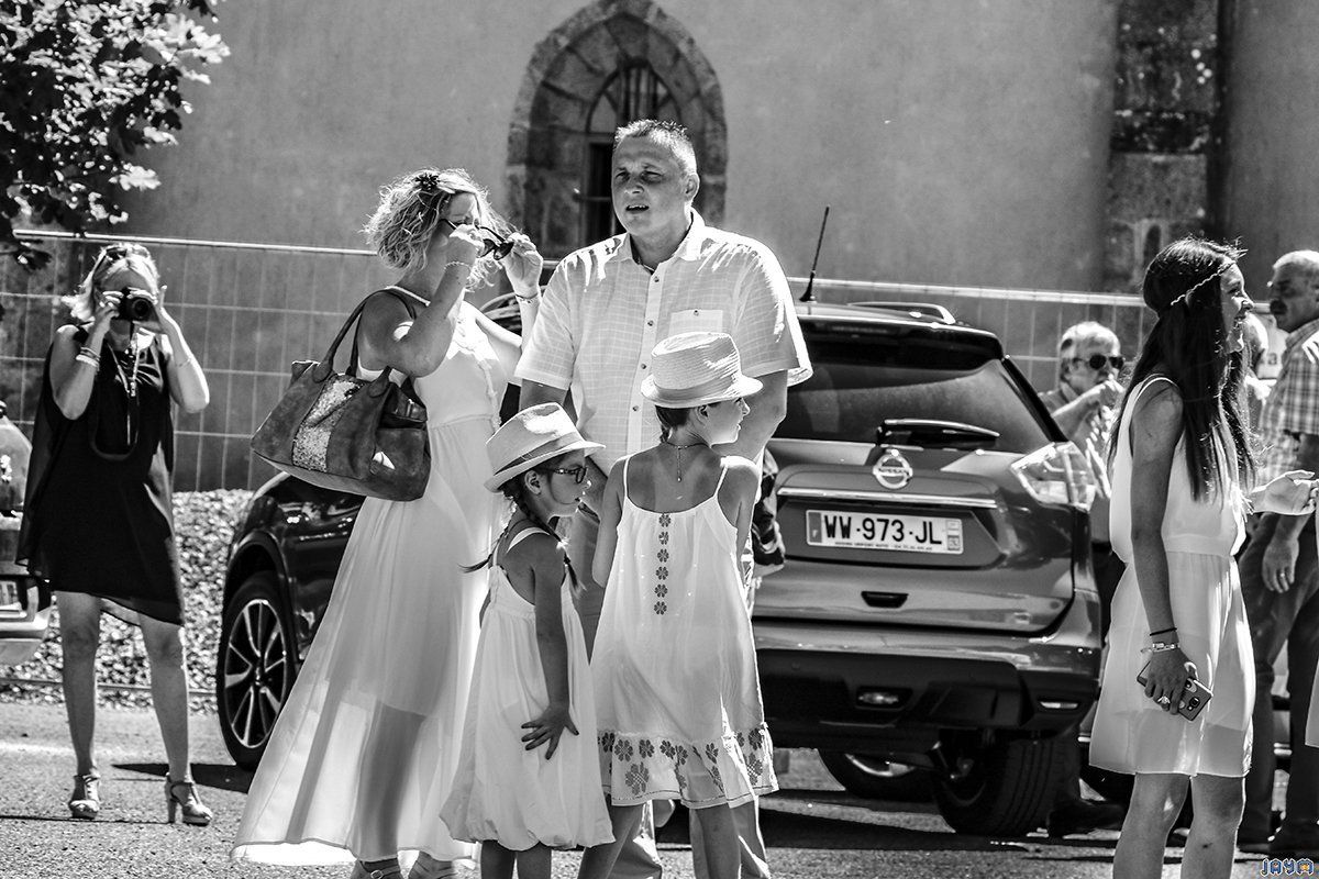 Une famille d'invitée au mariage de Nathalie et Pascal, photo signée JAYM