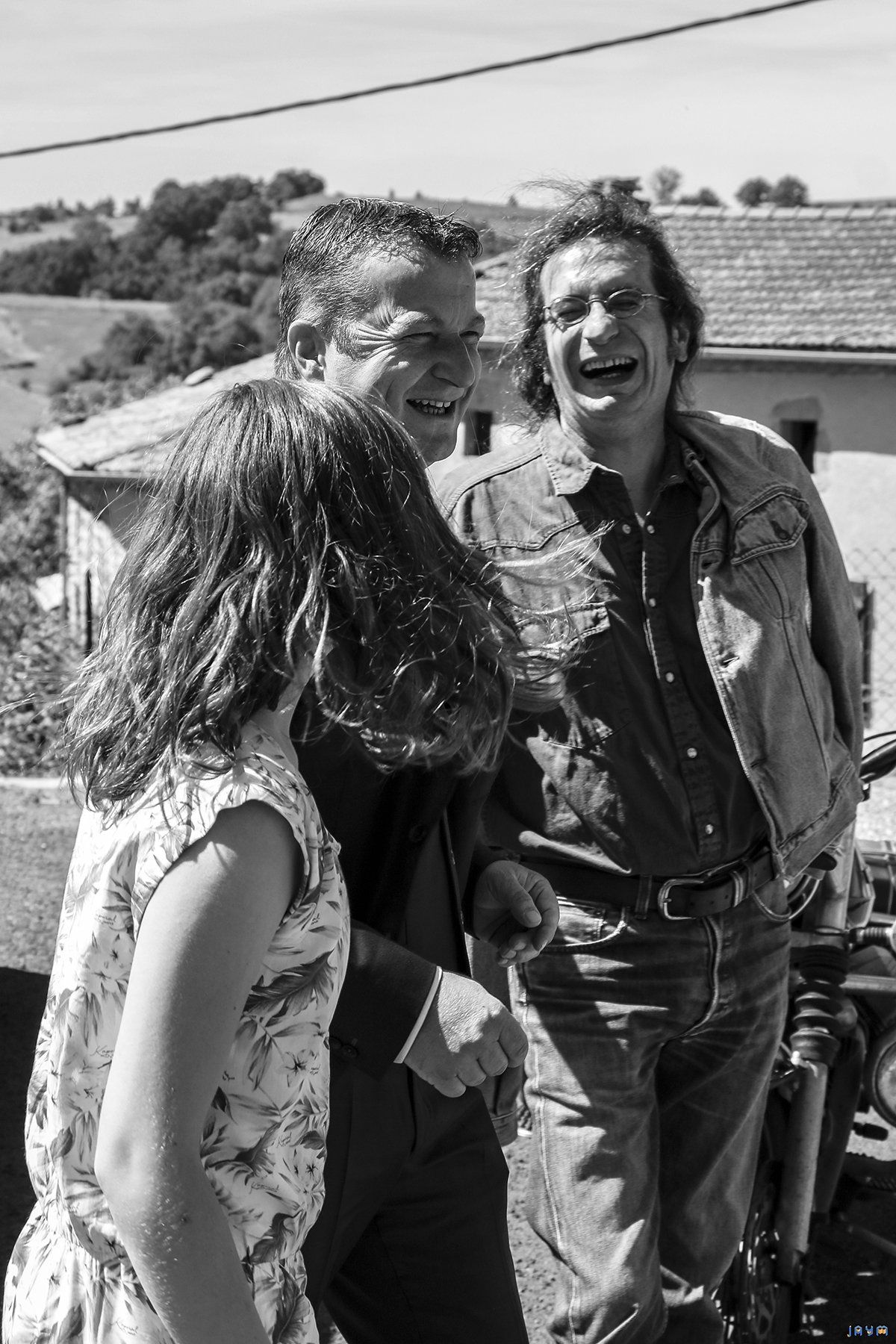 Suel un ami peut tout comprendre par un regard ou par un rire.