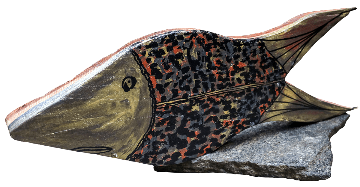 Sculpture représentant un poisson, en bois, signé jaym