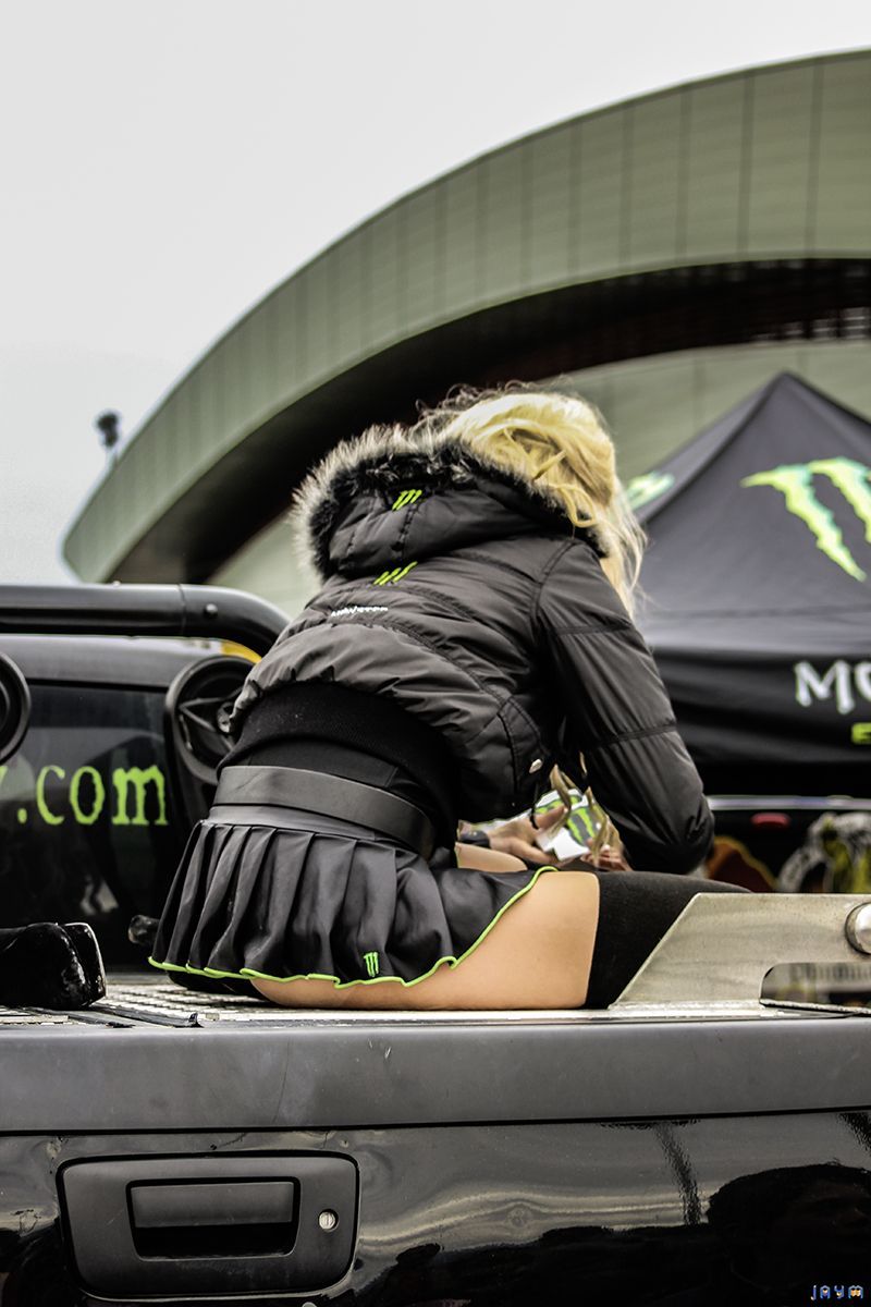 Caméra cachée sous une jupe