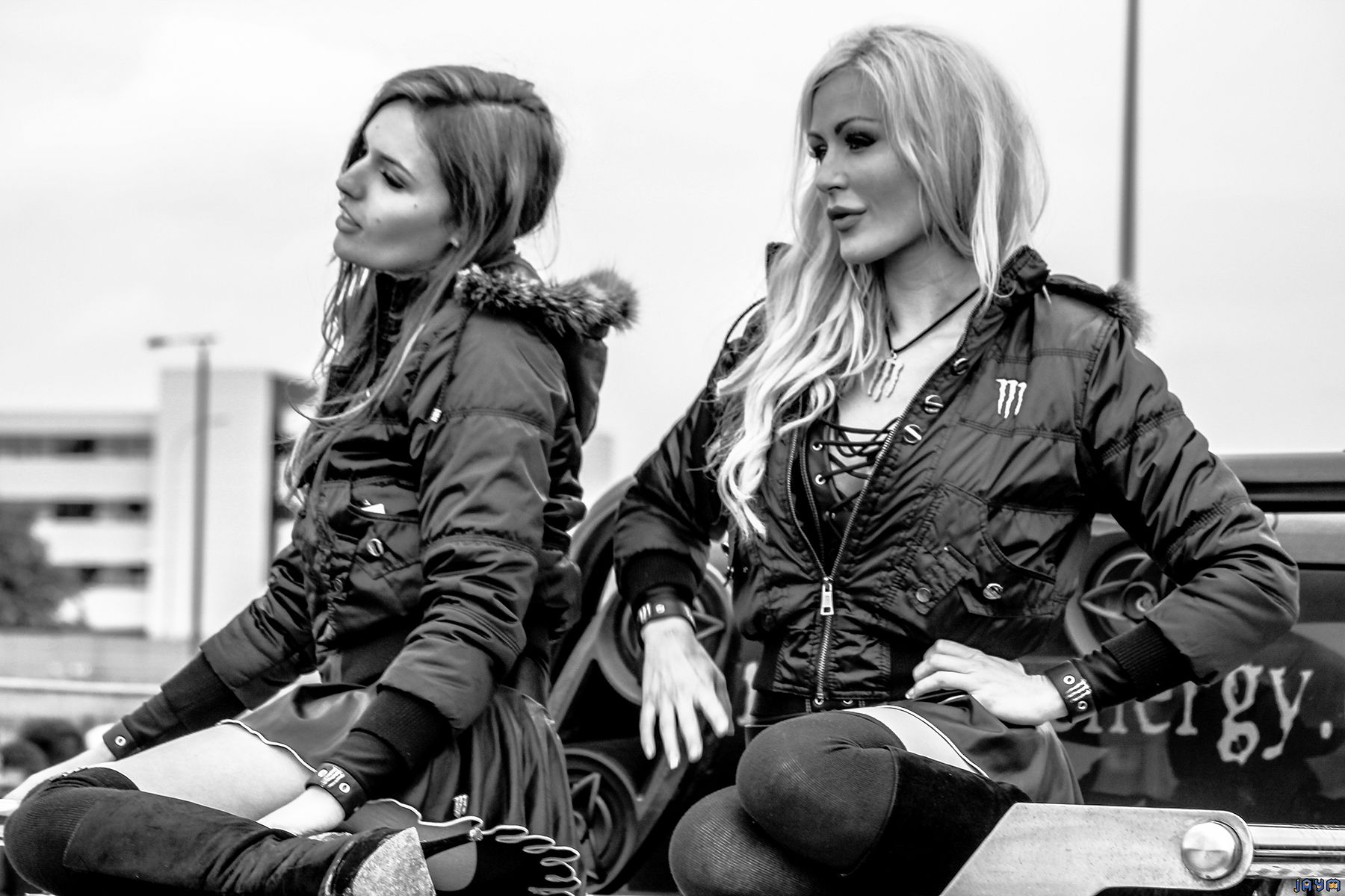 Devant un photographe concurrent