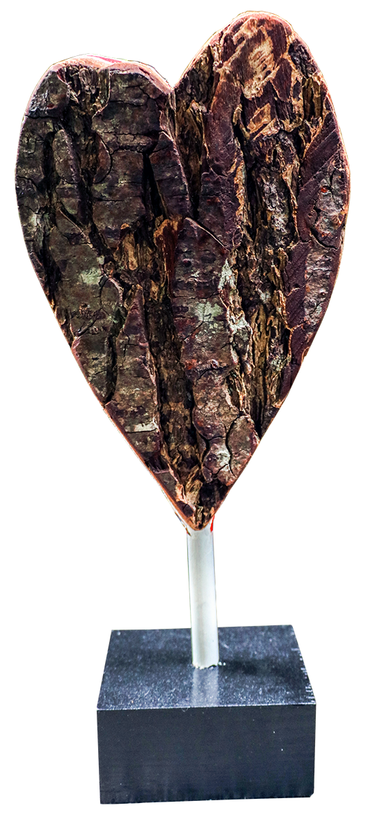 Sculpture dans de l'ecorce de Pin, un coeur, signé par l'artiste JAYM résidant à Durtol, 63