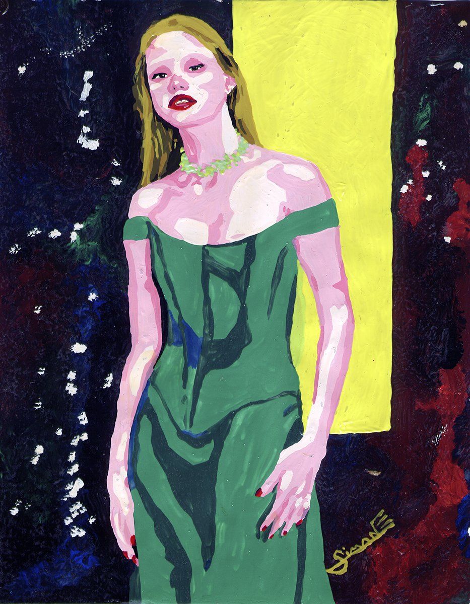 Belle blonde vêtue de vert