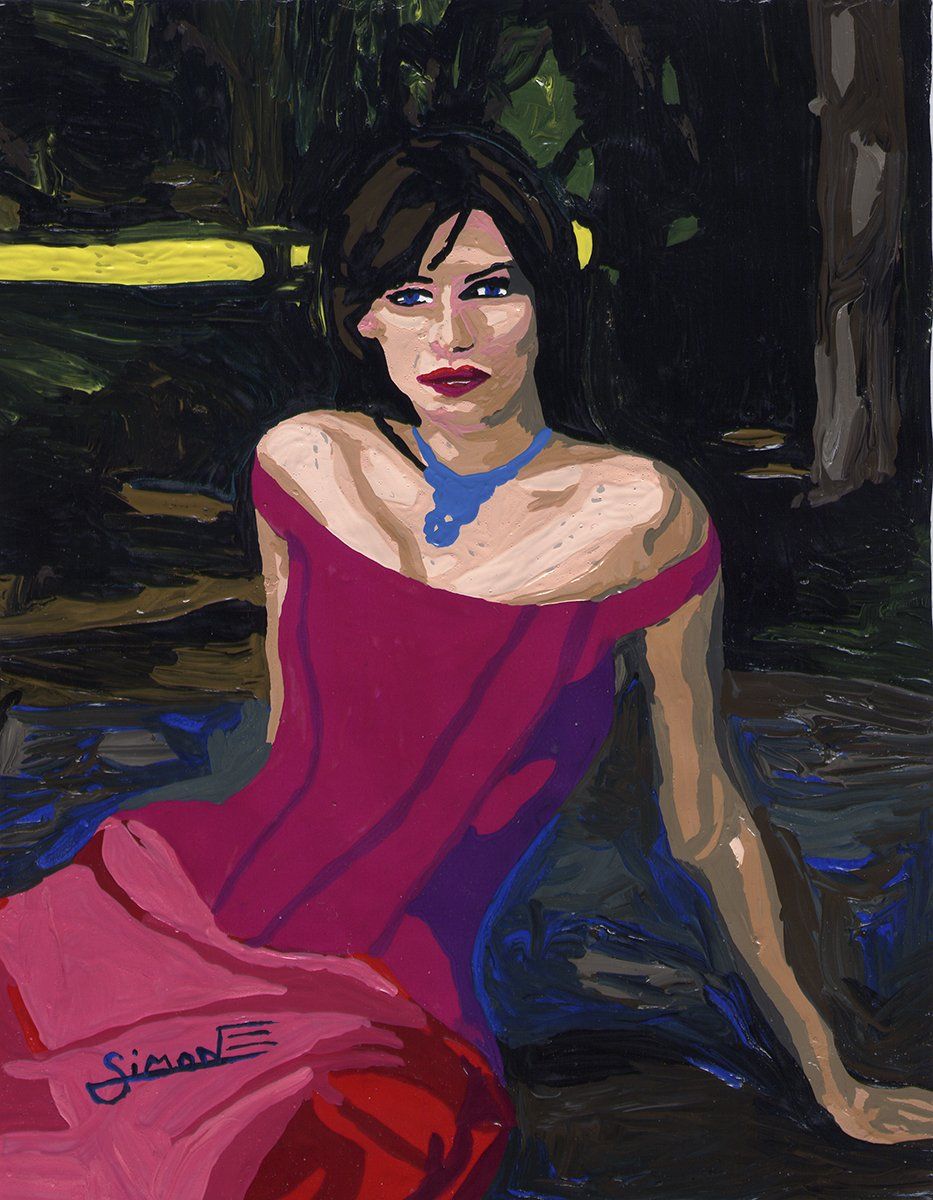 Femme en robe de soirée fushia