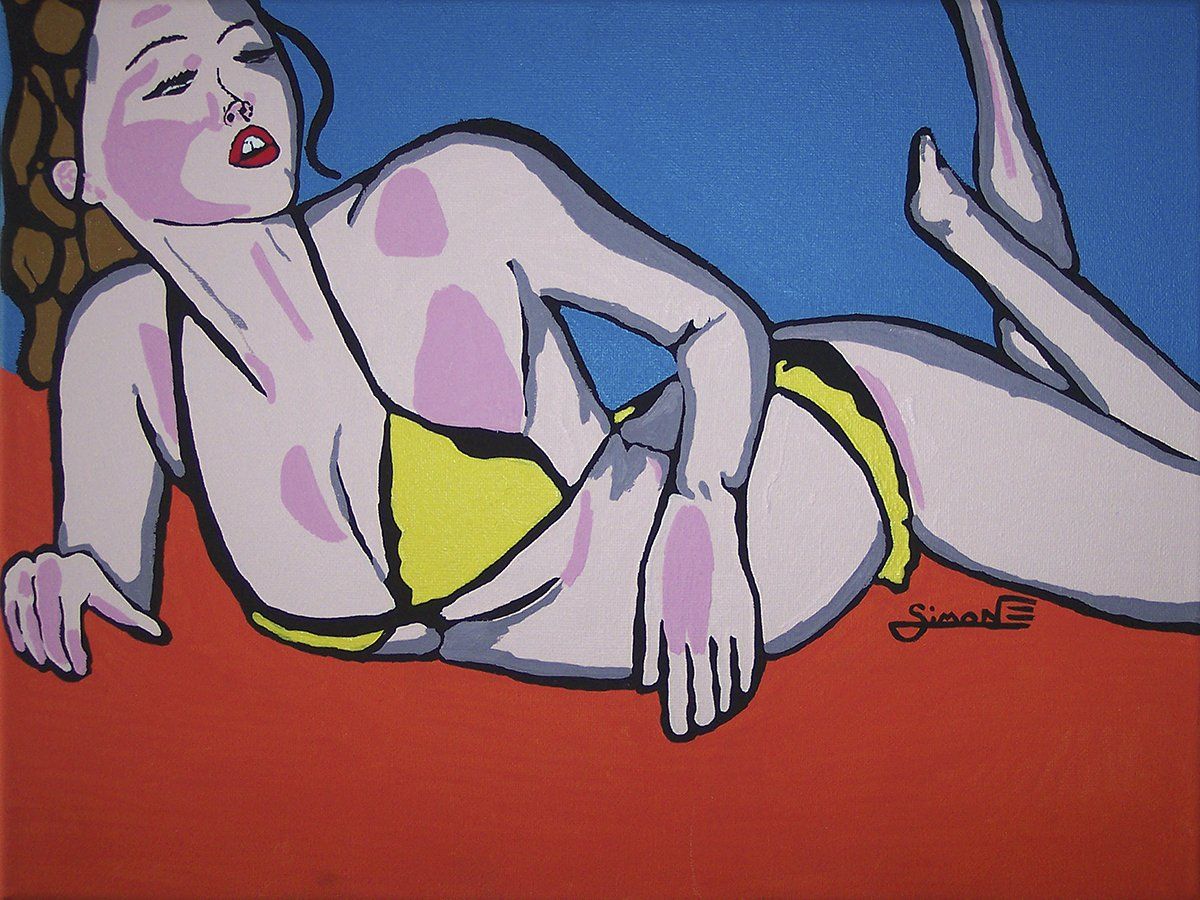 Femme en bikini sexy à la plage.