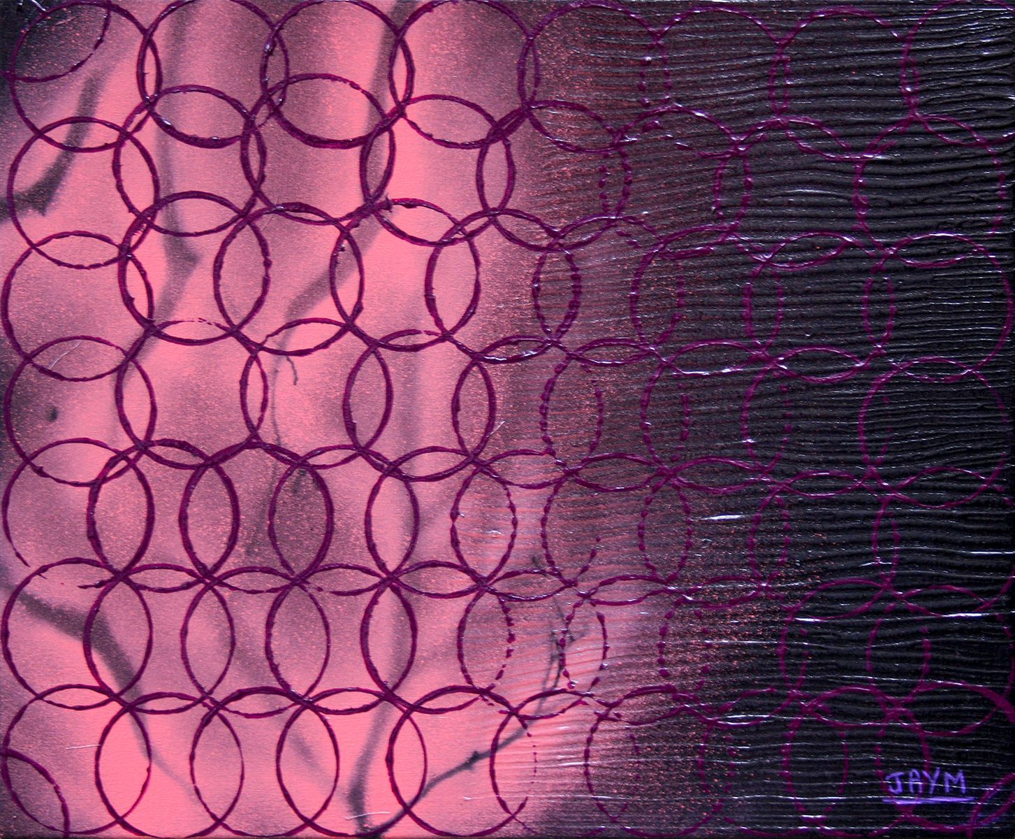 Des ronds, des bulles, des petits trous entrelacés.