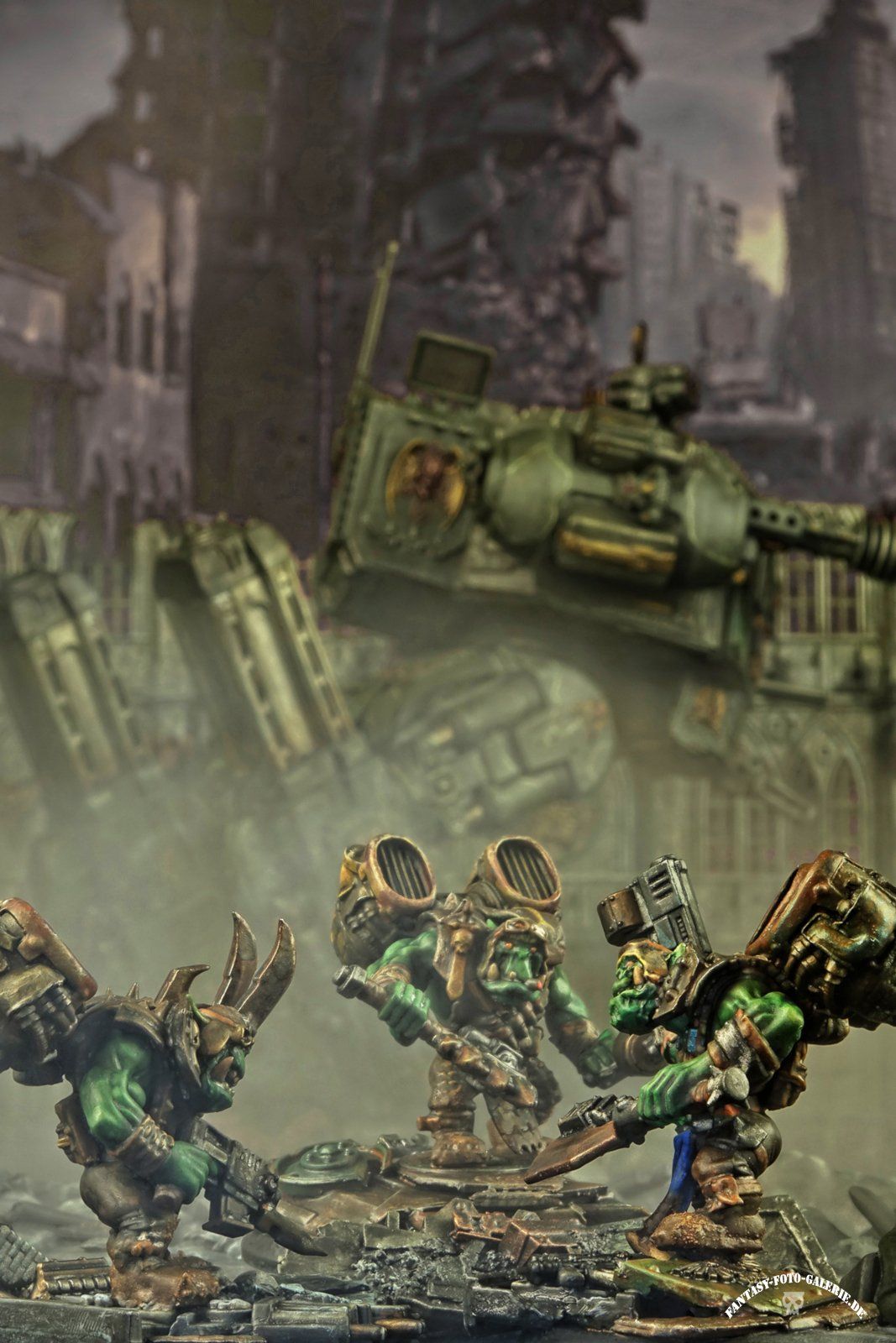 Tabletop Scifi Diorama Schlachttitan und Spaceorks