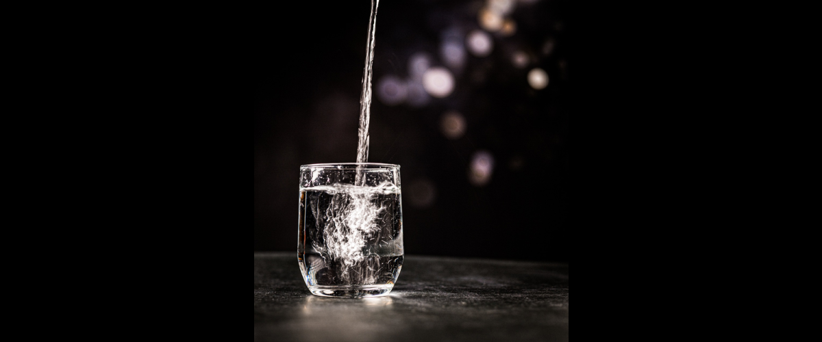 Drinking water. Photo: jdspixelworld, via pixabay