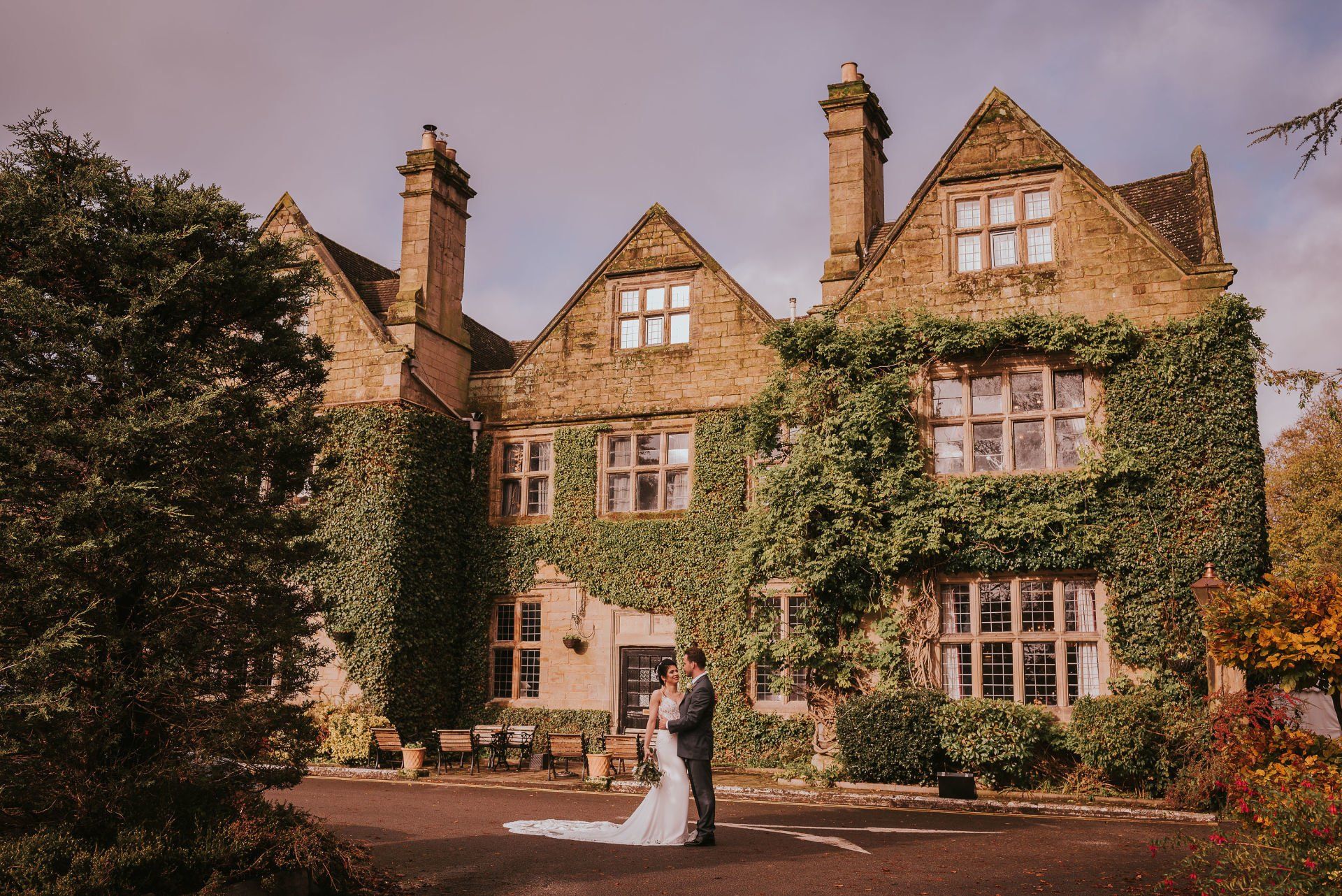 Hotel wedding in Warwickshire, near Leicestershire border. Licensed wedding ceremony venue.