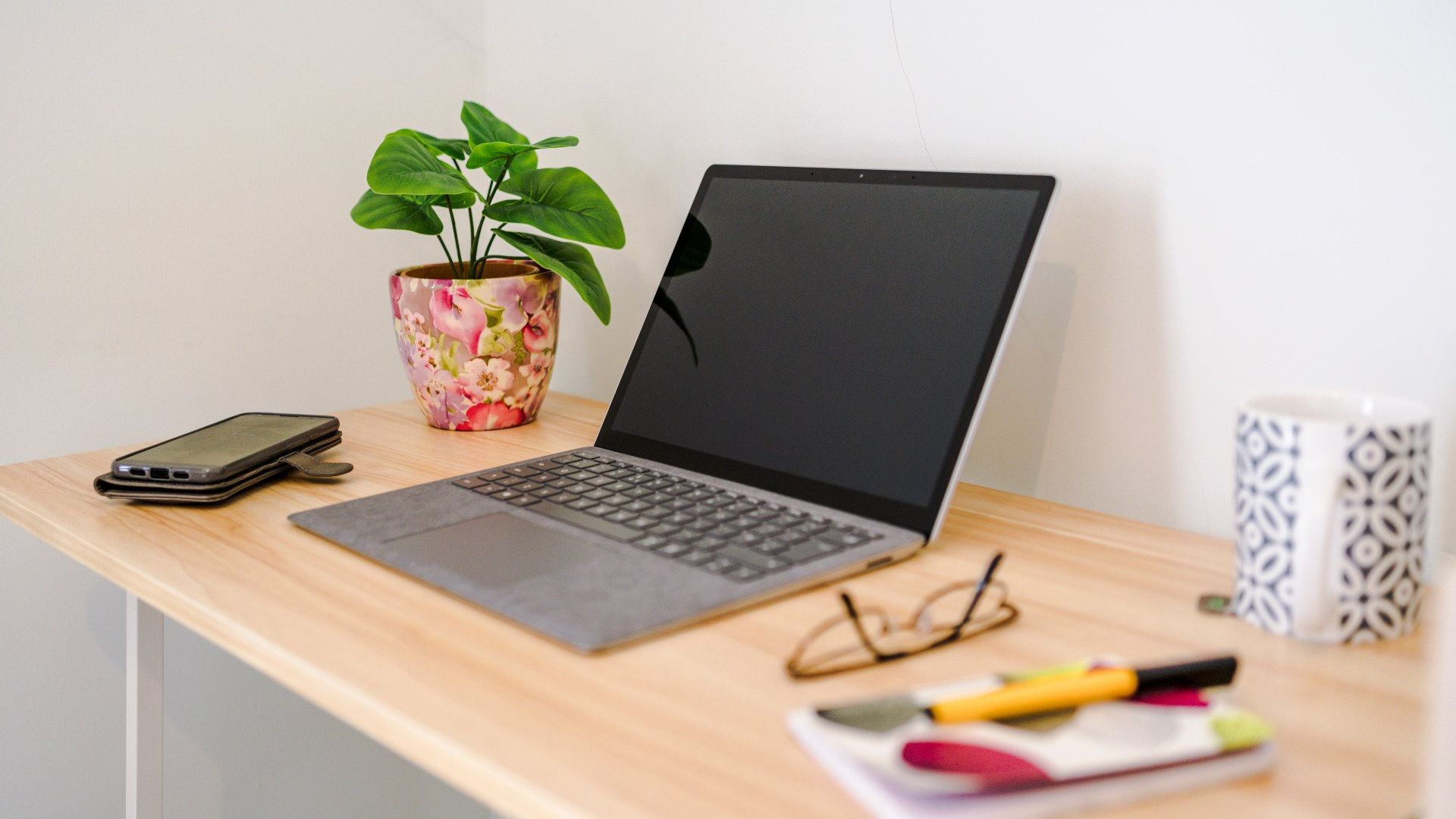 desk for laptop and work bits n bobs