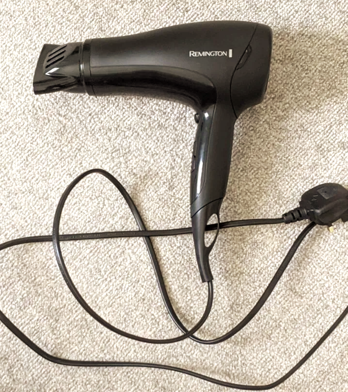 hairdryer with 3 pin plug