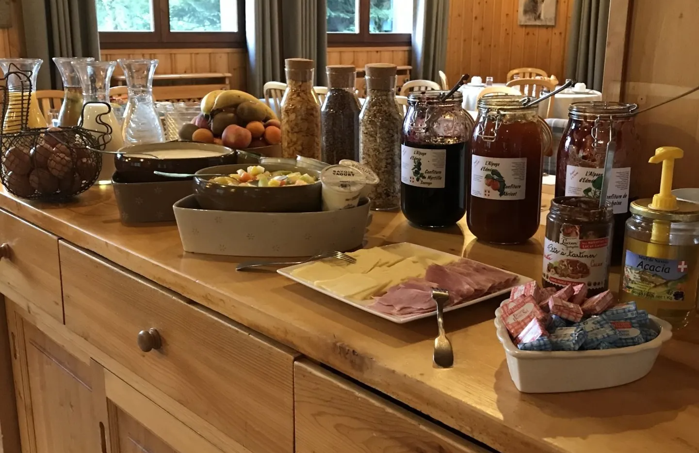 Buffet petit déjeuner Hôtel Les Airelles Pralognan la Vanoise