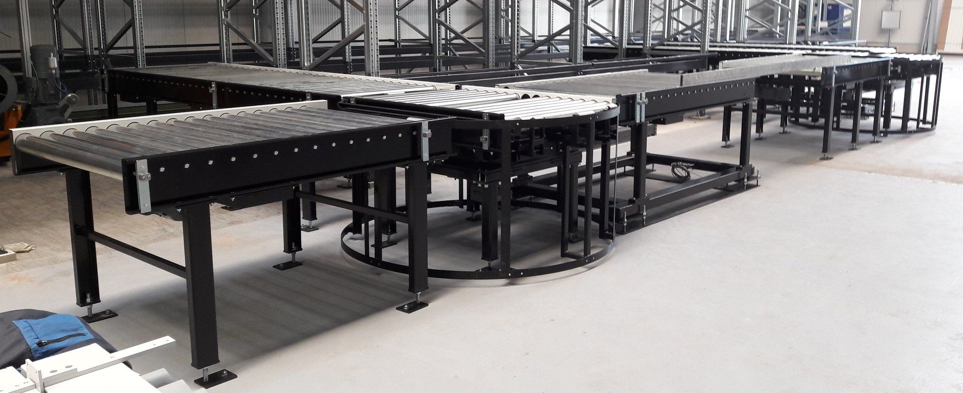 Rollenförderer mit integrierter Drehstation