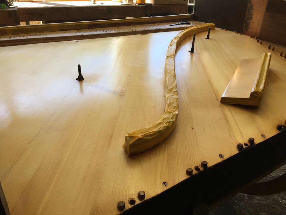 restaurierter Resonanzboden