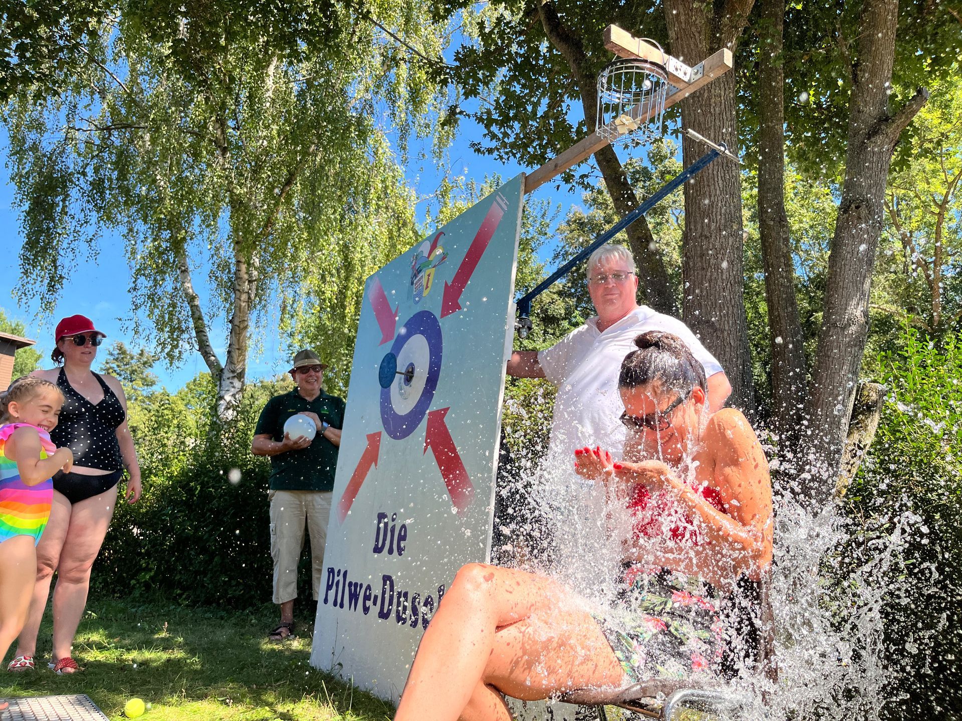 Lallehaag Helferfest mit Wasserdusche und Leckereien